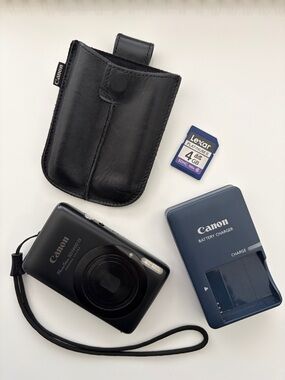 Canon Black Compact Digital Camera Kit with Charger, Case & 4GB SD Card